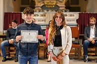 Davide Brandini riceve il premio «Cortona e le sue stelle» da Lisa Angiolini